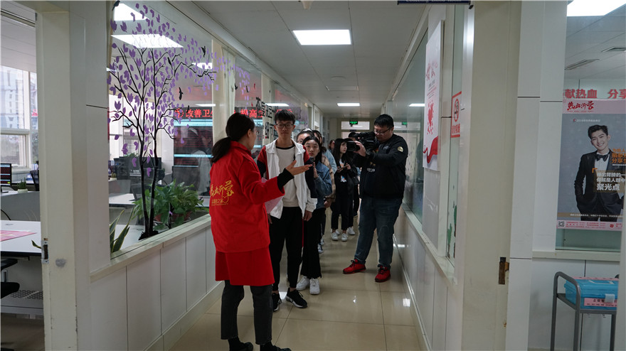 参观1.jpg