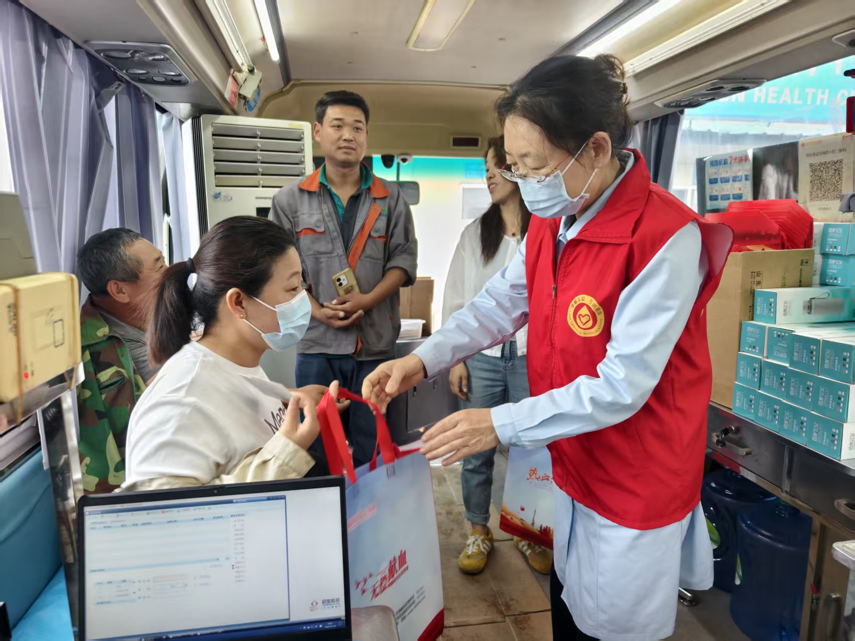 党员志愿服务 (2).jpg 党员志愿服务 (2).jpg
