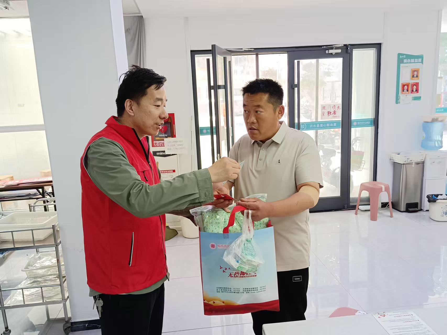 党员志愿服务 (4).jpg 党员志愿服务 (4).jpg